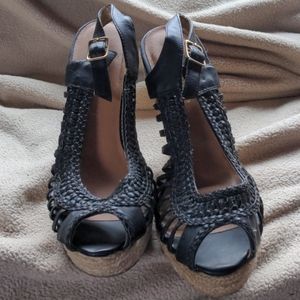 Black wedges
